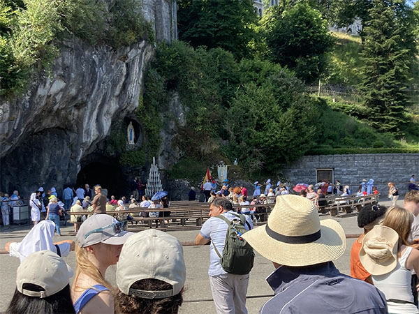 Photograph of students outside Lourdes